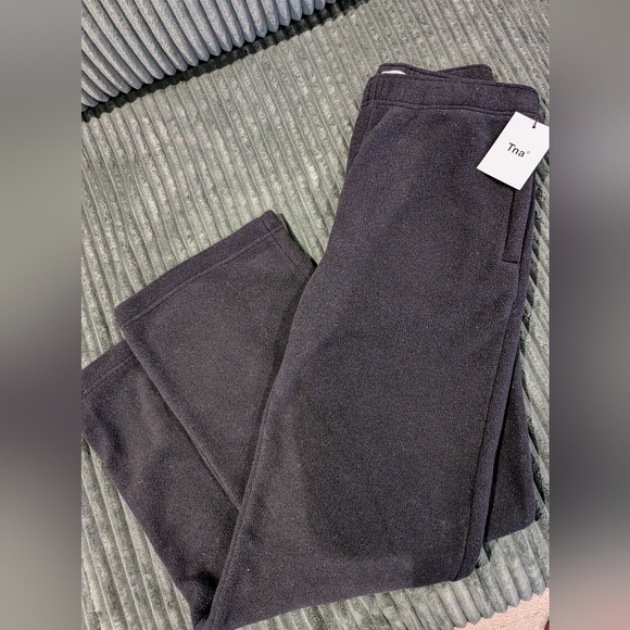 Aritzia TNA Polar Sweatpant & Pullover Sweatshirt / Leisure suit set - Picture 5 of 10